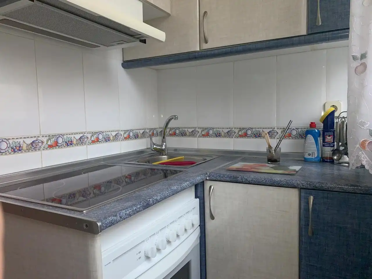 Cuina de Planta baixa de lloguer en Madrid amb Calefacció i Moblat