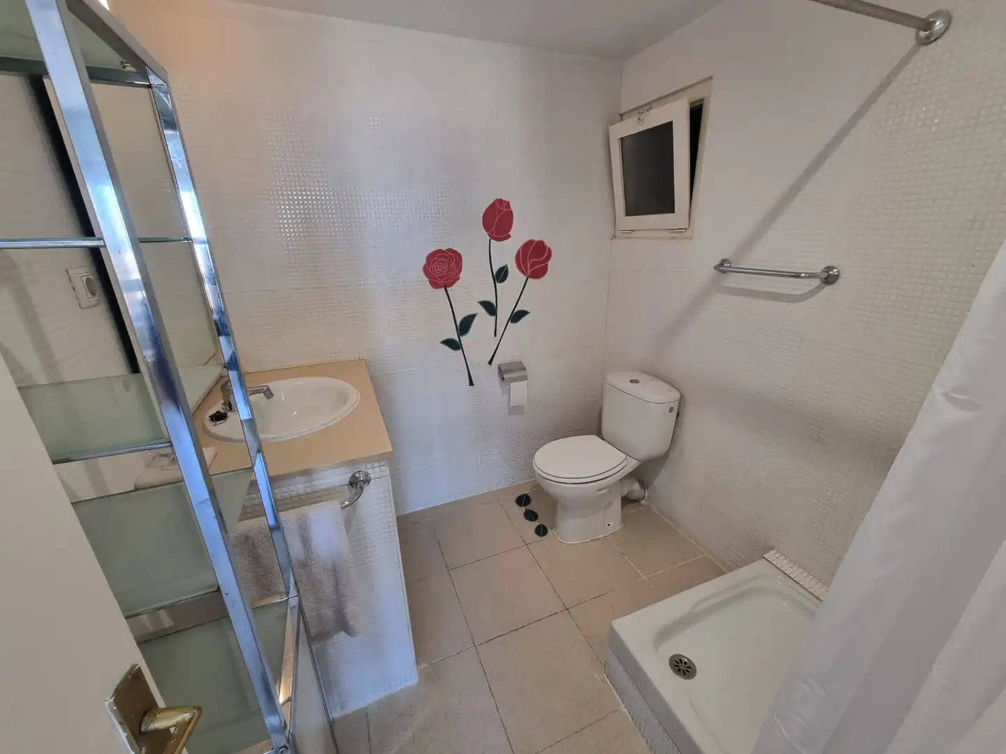 Baño de Piso en venta en Girona con Calefacción, Terraza y Internet