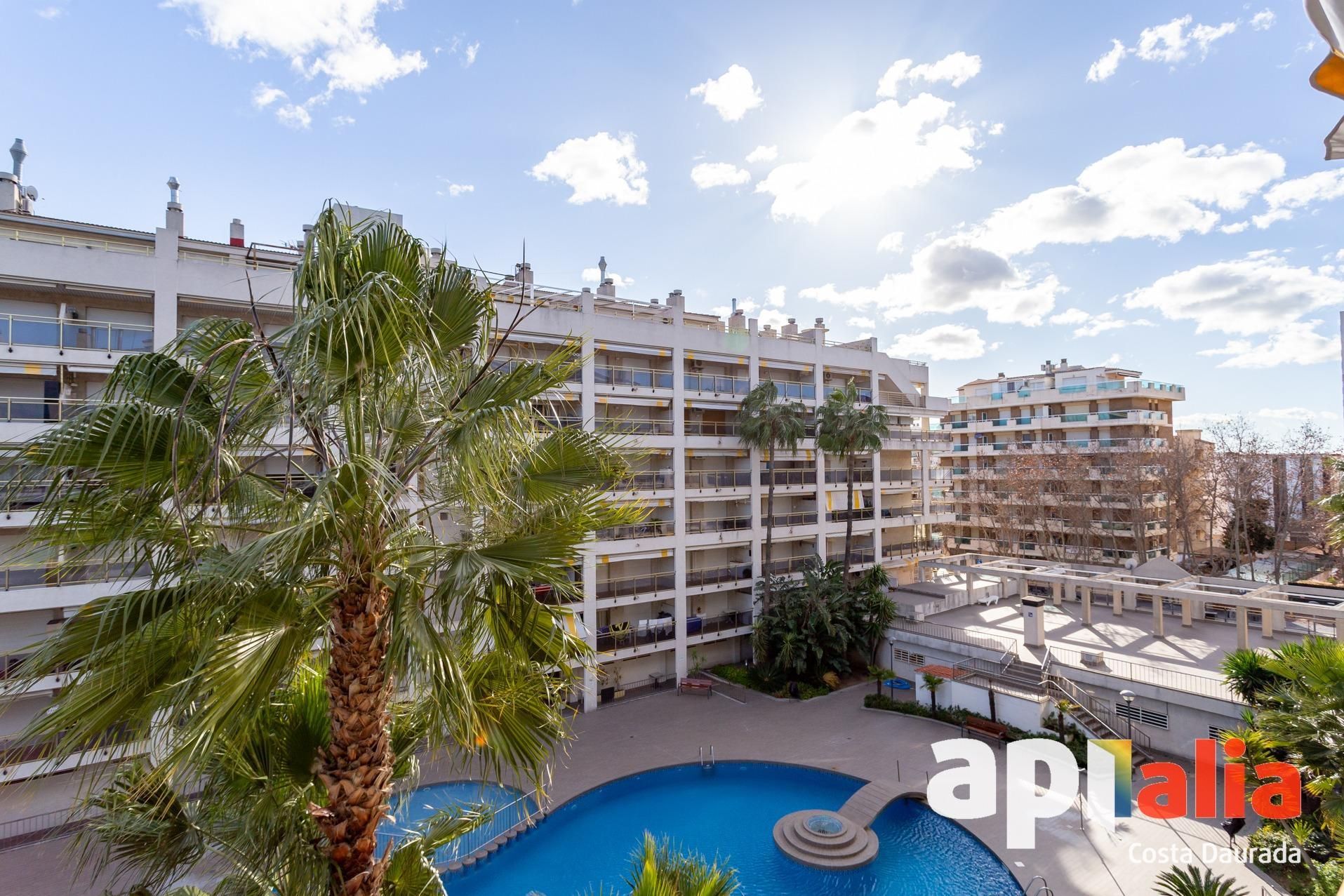 Vista exterior de Pis en venda en Salou amb Calefacció, Parquet i Terrassa