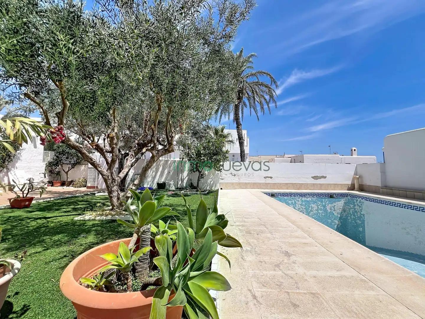 Detached house with pool for sale in El Palmeral