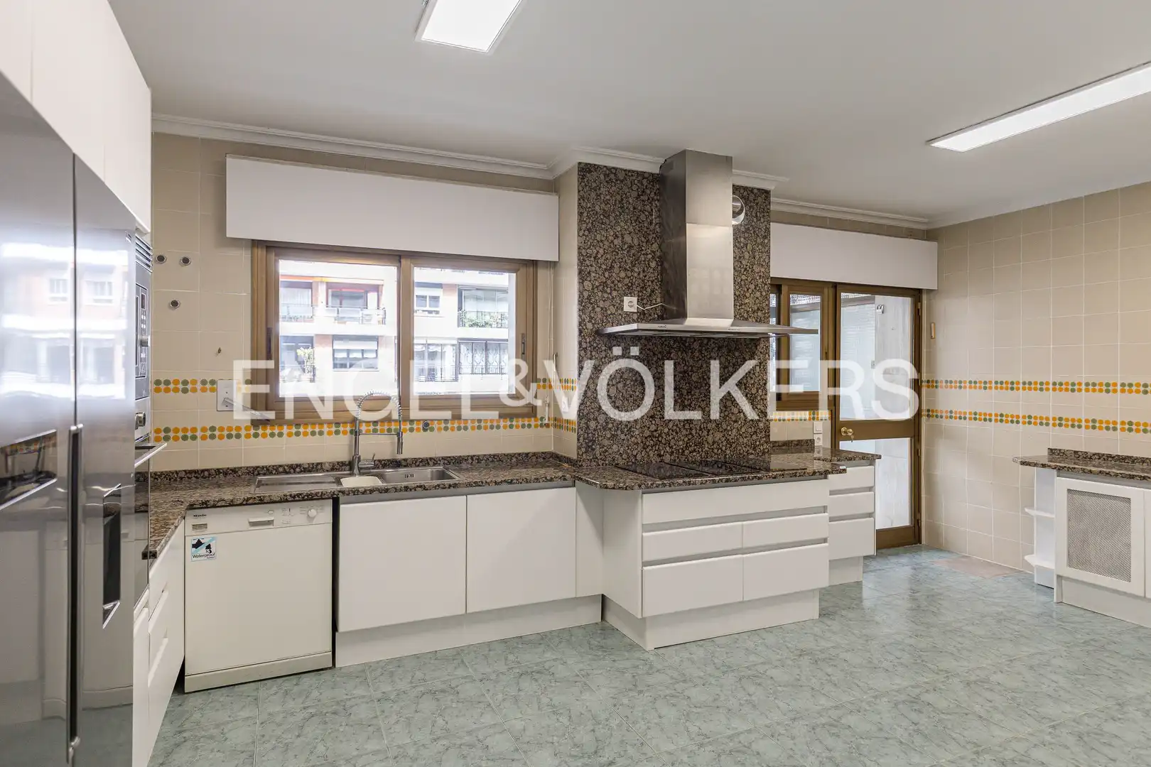 Kitchen of Flat for rent in Madrid  with Air Conditioner, Heating and Private garden