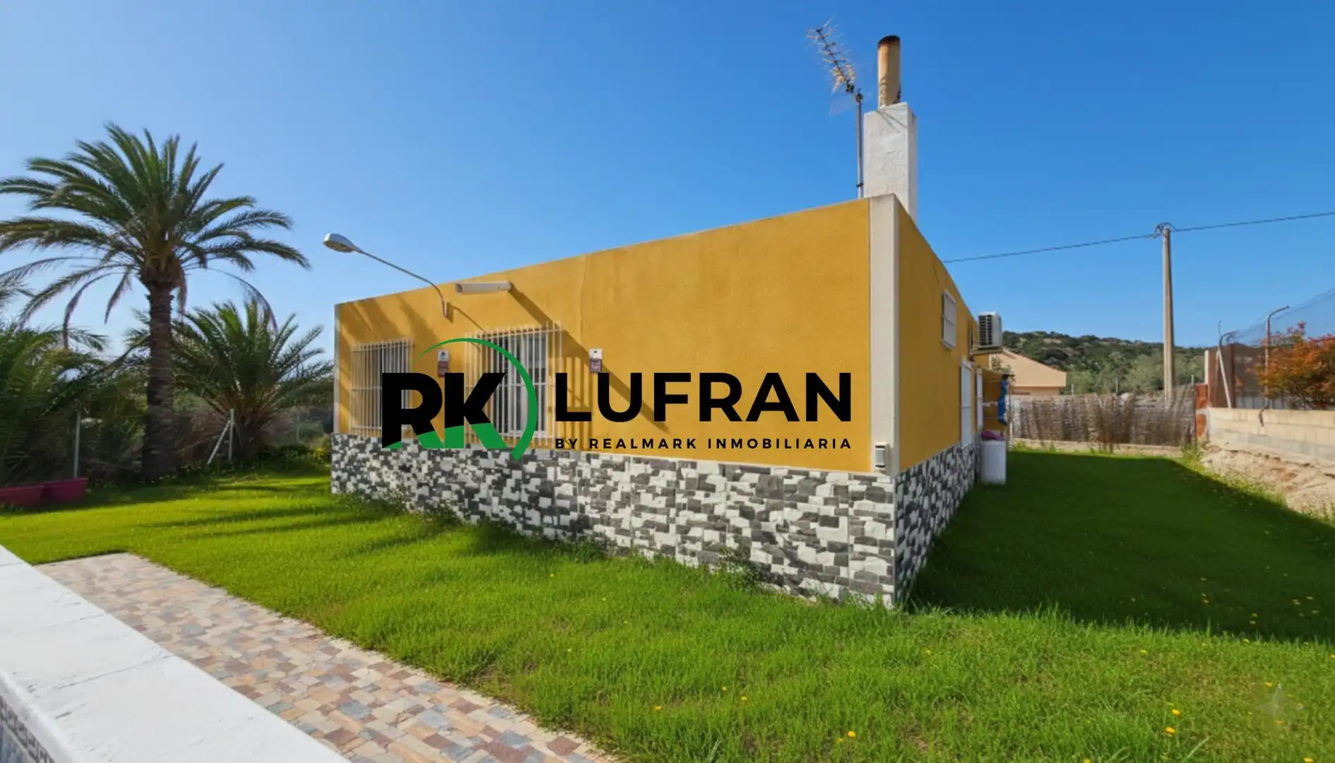 Vista exterior de Casa o chalet en venta en Alicante / Alacant con Jardín privado y Piscina
