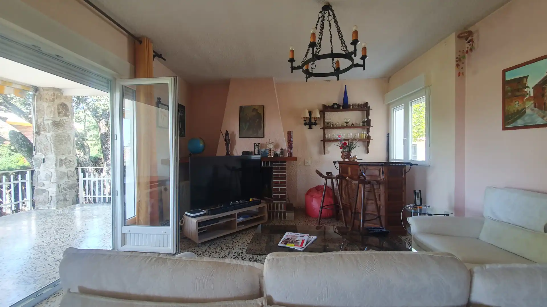 Sala d'estar de Casa o xalet en venda en Valdemorillo amb Calefacció, Jardí privat i Terrassa