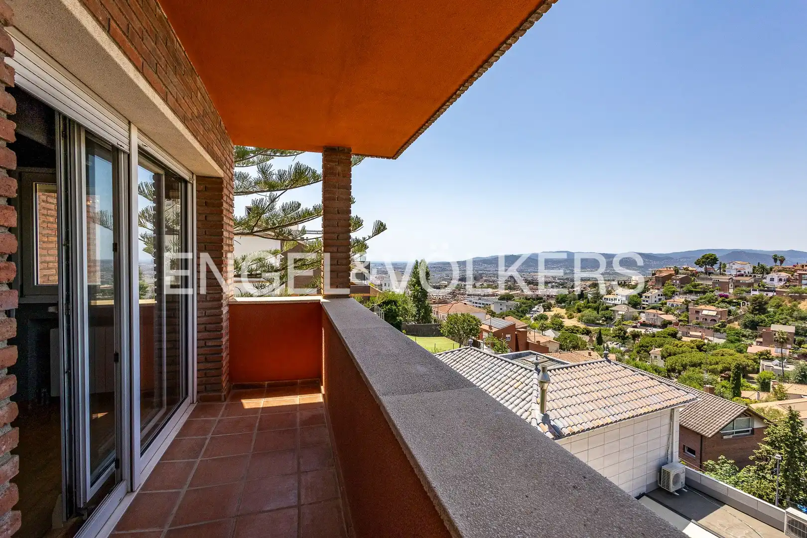 Vista exterior de Casa o chalet de alquiler en Esplugues de Llobregat con Aire acondicionado, Calefacción y Jardín privado