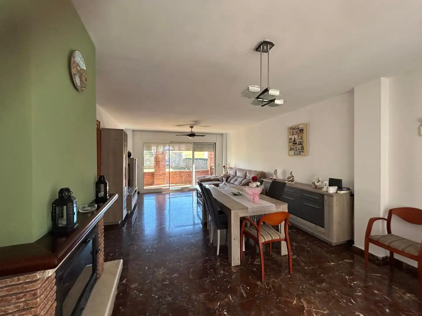 Sala de estar de Casa o chalet en venta en Viladecans con Calefacción, Jardín privado y Terraza