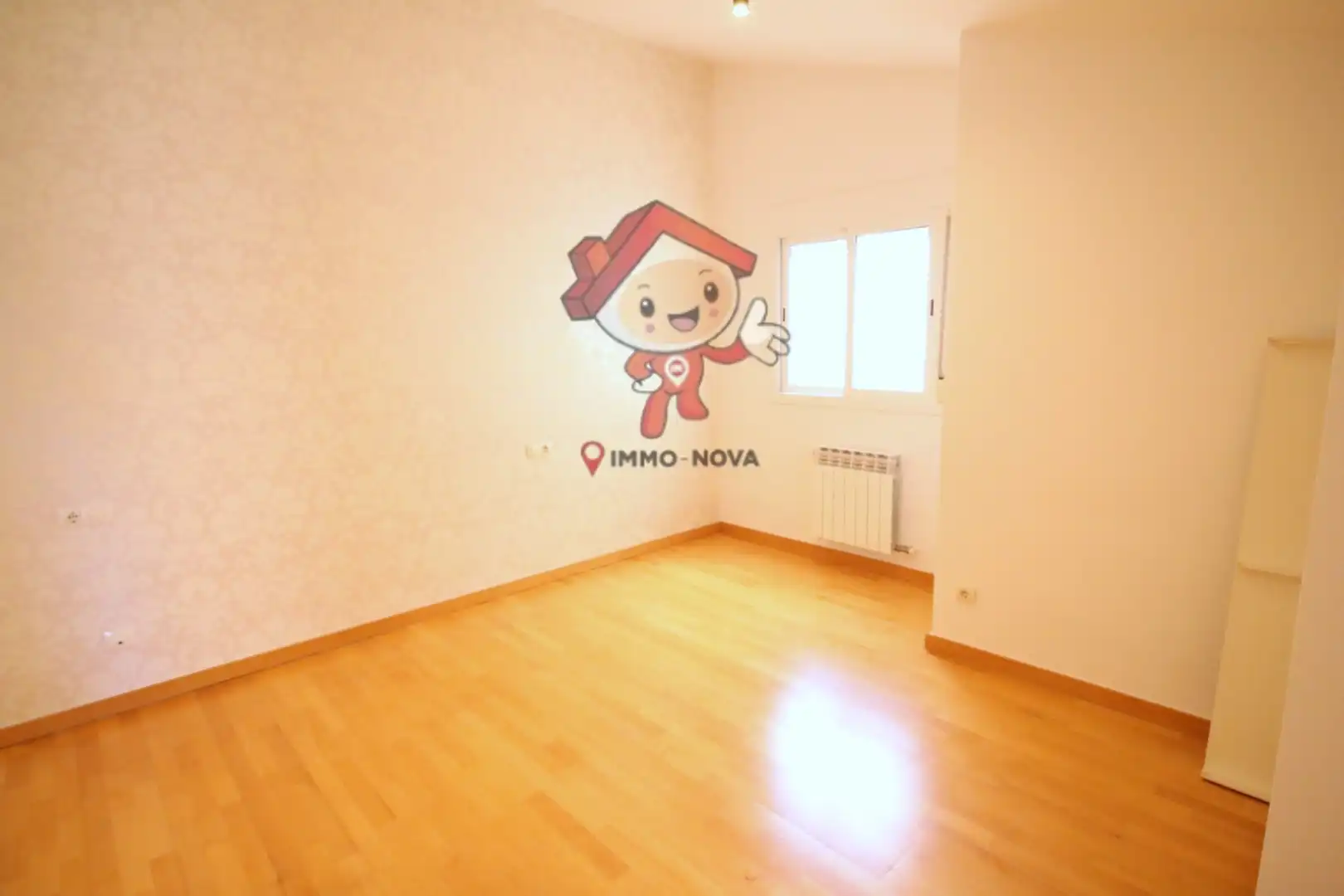 Habitación de Ático en venta en Mataró con Calefacción, Parquet y Terraza