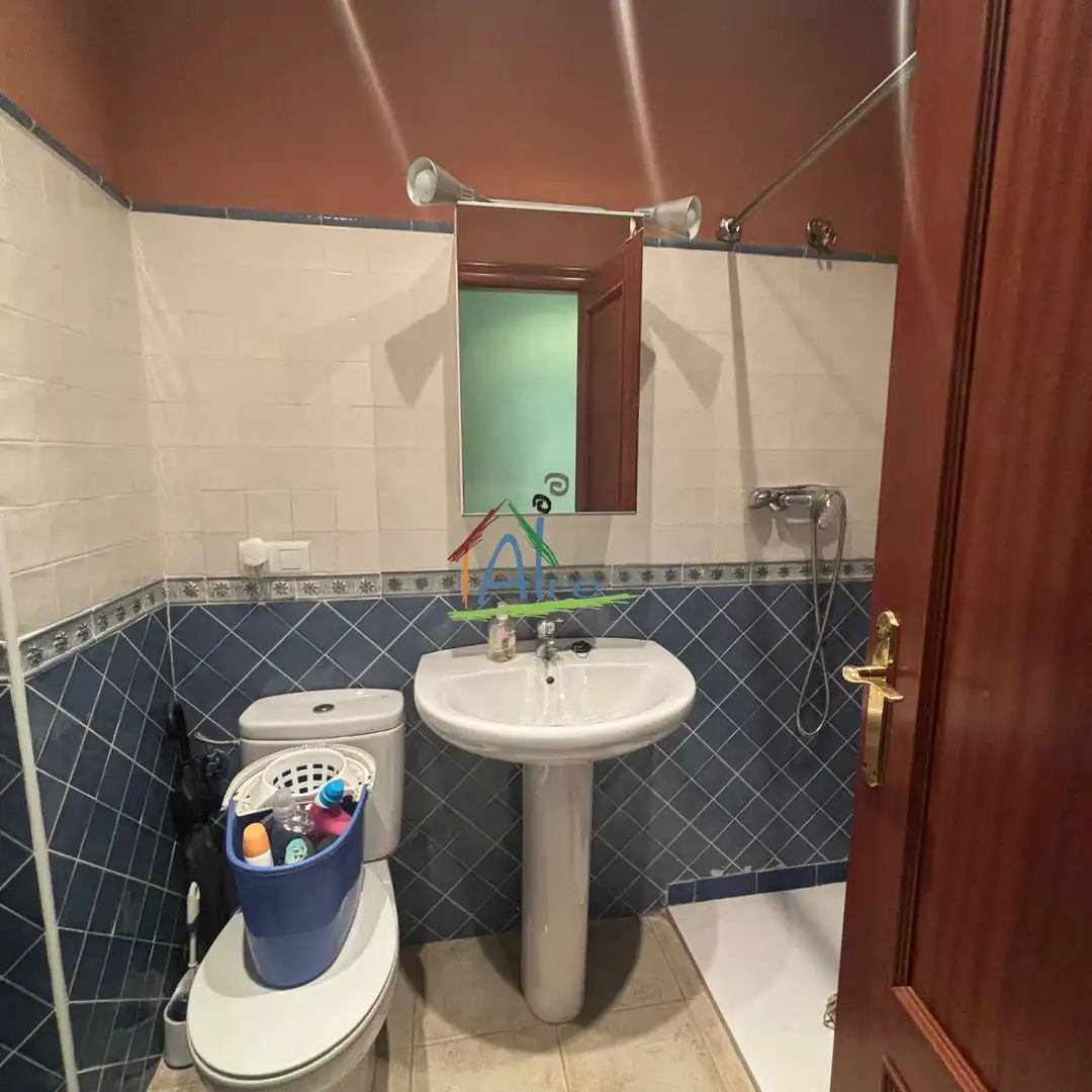 Baño de Piso en venta en Bollullos Par del Condado con Trastero, Amueblado y Piscina comunitaria