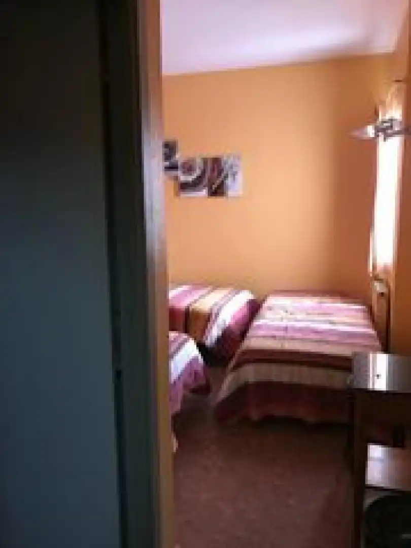 Habitación de Edificio en venta en Santa Coloma de Gramenet