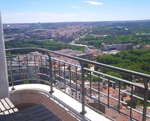 Vista exterior de Pis de lloguer en  Madrid Capital amb Terrassa