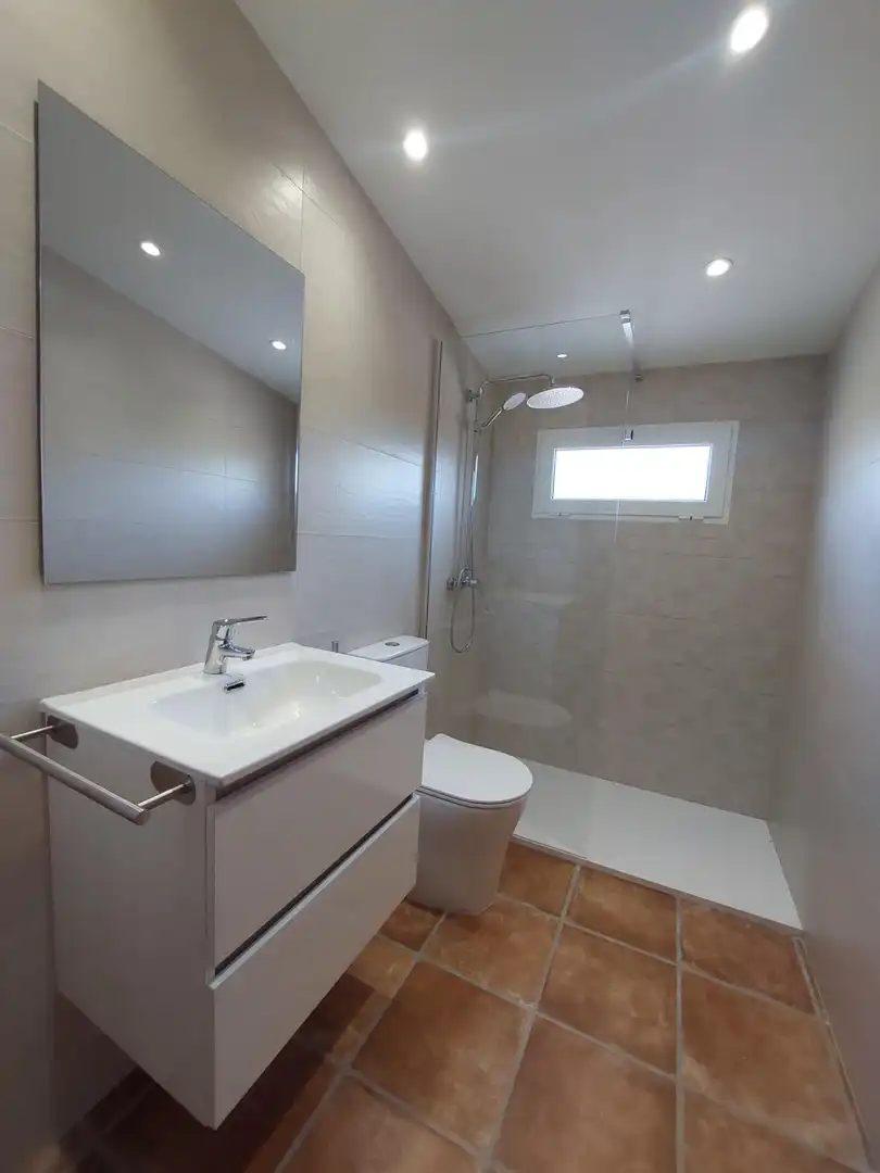Baño de Finca rústica de alquiler en Alaró con Aire acondicionado, Jardín privado y Terraza