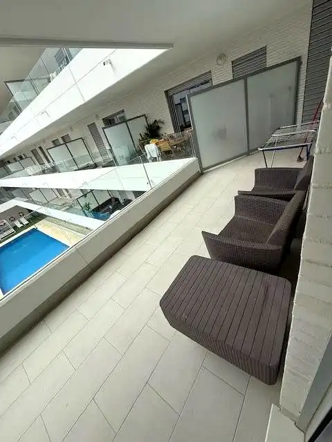 Piscina de Pis en venda en Marbella amb Aire condicionat, Terrassa i Moblat