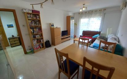 Living room of Flat for sale in Girona Capital  with Air Conditioner, Heating and Terrace