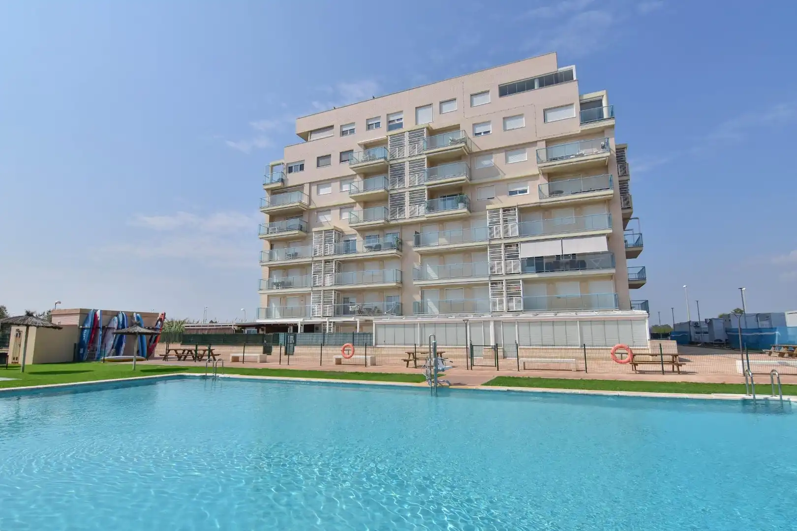 Piscina de Apartamento de alquiler en El Puig de Santa Maria con Aire acondicionado, Calefacción y Terraza