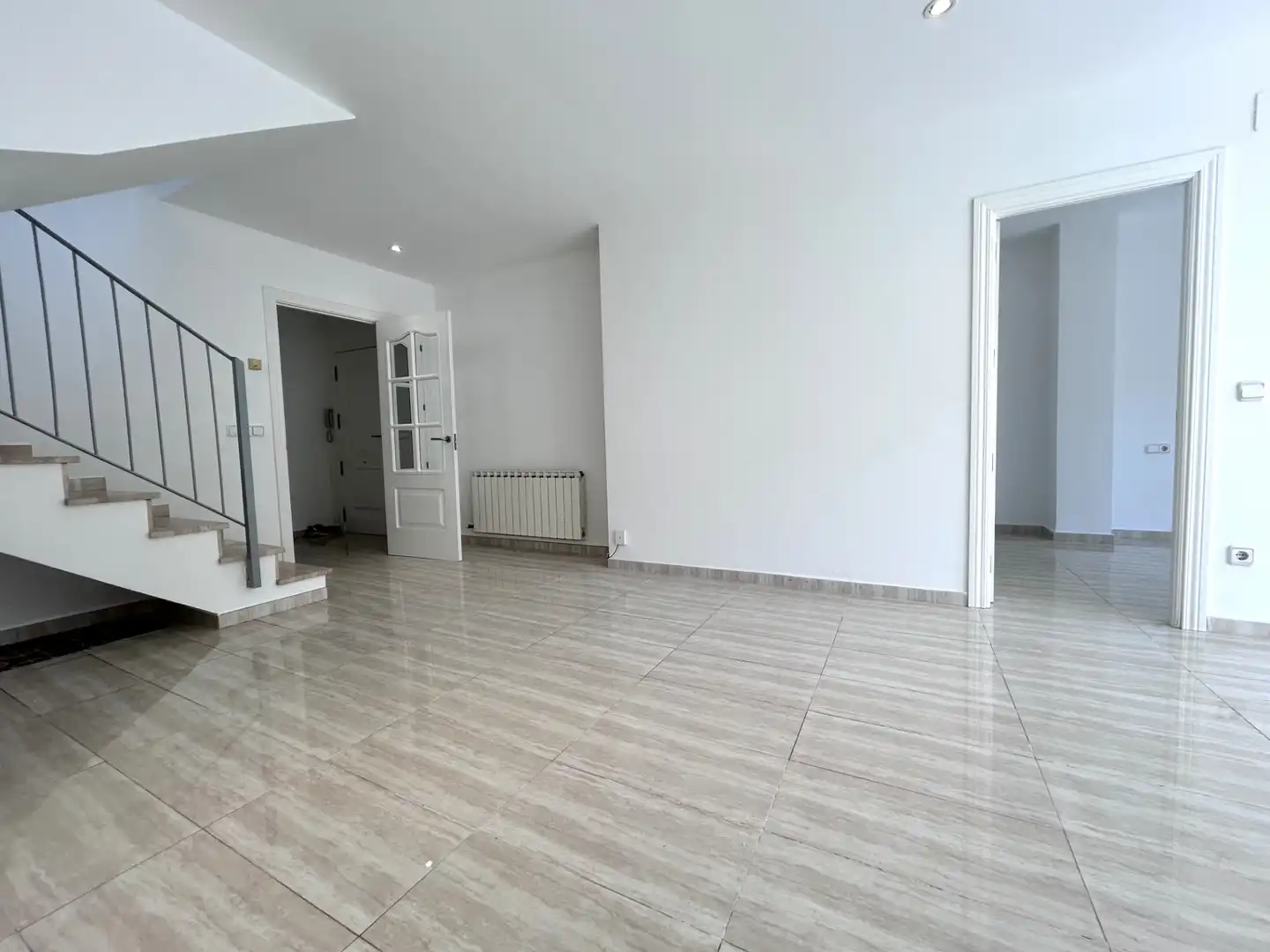 Wohnzimmer von Maisonette zum Verkauf in Calella mit Klimaanlage, Heizung und Balkon
