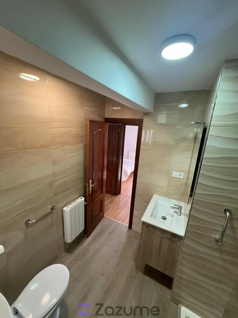Baño de Piso de alquiler en Alcalá de Henares con Aire acondicionado, Calefacción y Trastero