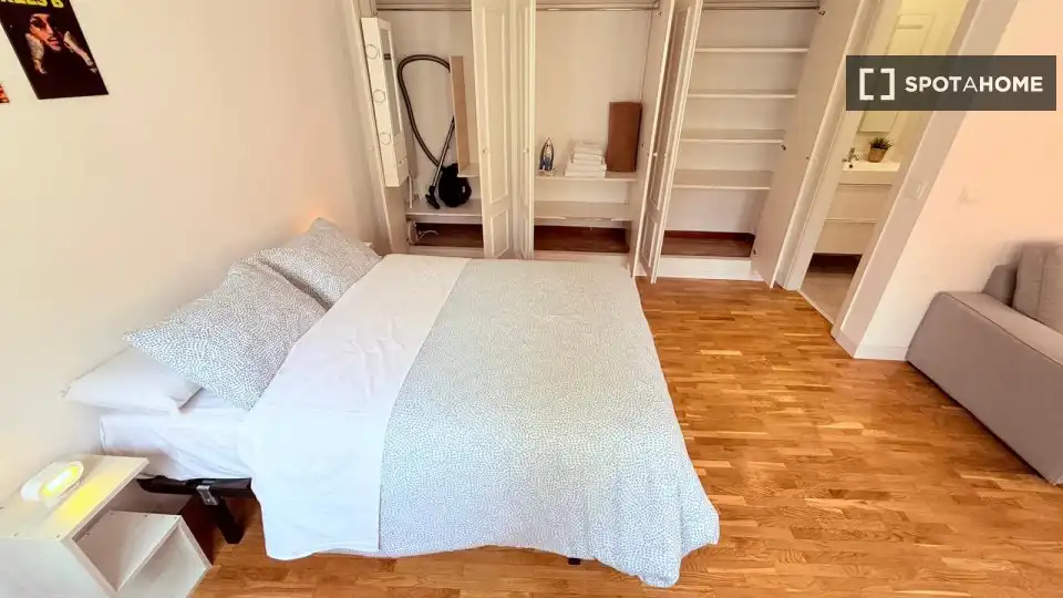 Bedroom of Study for share in Madrid  with Air Conditioner, Heating and Terrace
