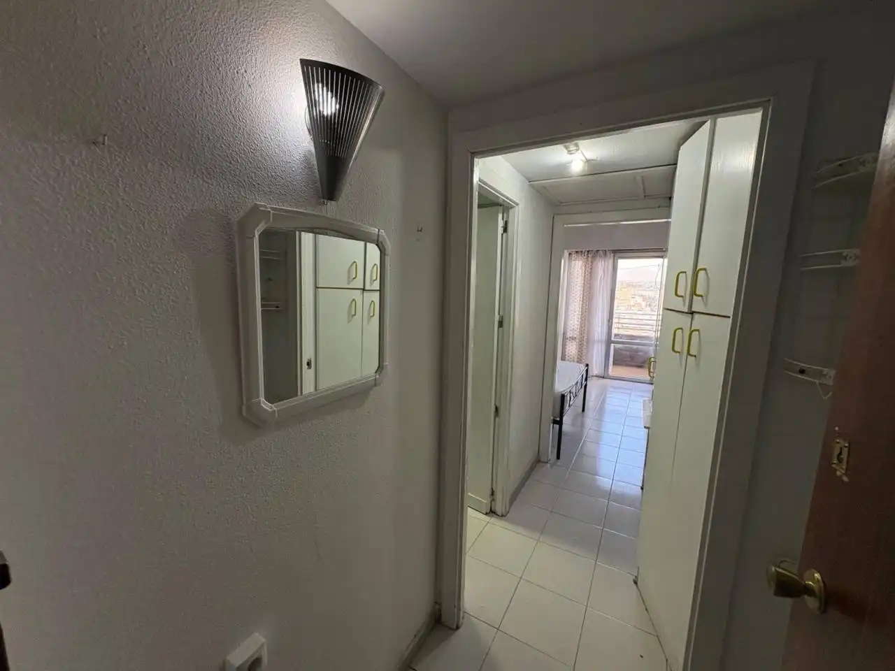 Wohnung zum Verkauf in Alicante / Alacant mit Klimaanlage, Balkon und Alarm