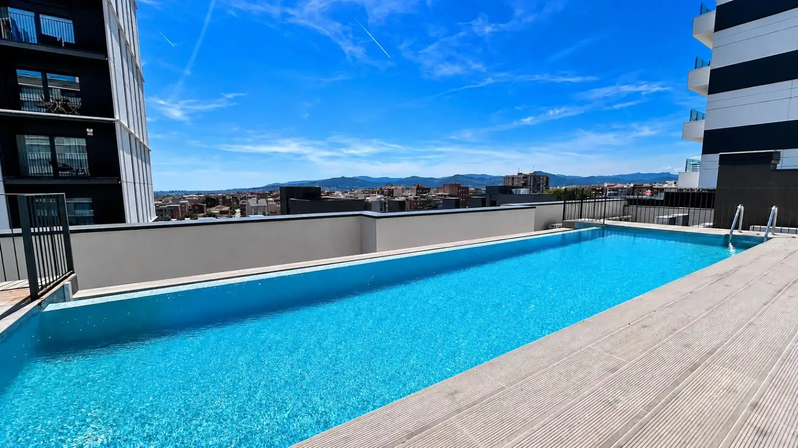Piscina de Pis en venda en Cornellà de Llobregat amb Traster i Piscina