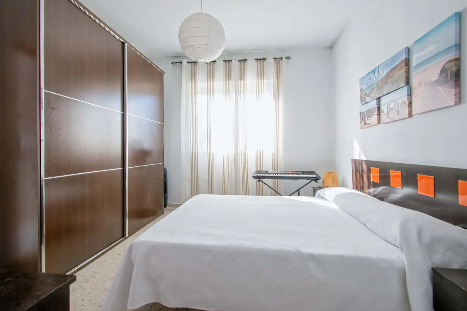 Schlafzimmer von Einfamilien-Reihenhaus zum Verkauf in Bormujos mit Klimaanlage und Terrasse