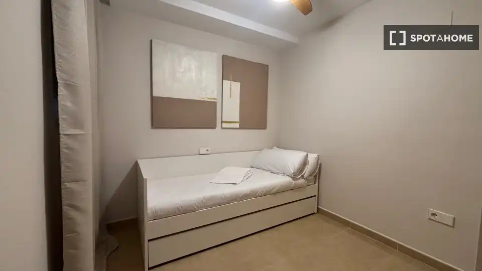 Habitación de Apartamento para compartir en Massanassa con Aire acondicionado, Terraza y Amueblado