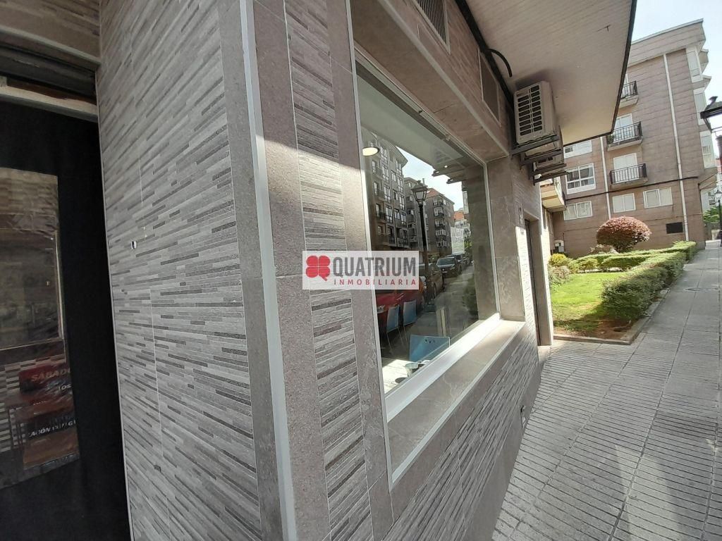 Vista exterior de Local en venda en Ames amb Aire condicionat