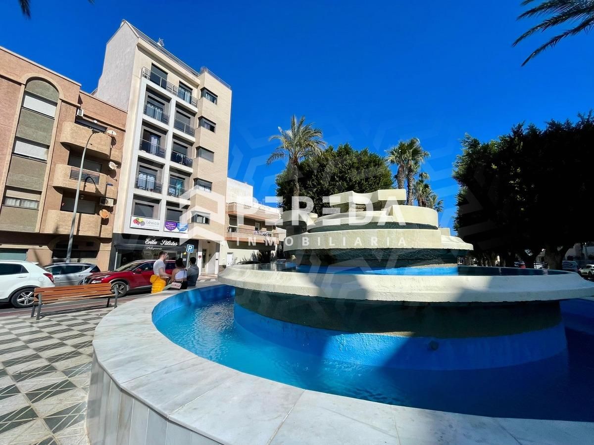 Vista exterior de Piso en venta en Roquetas de Mar