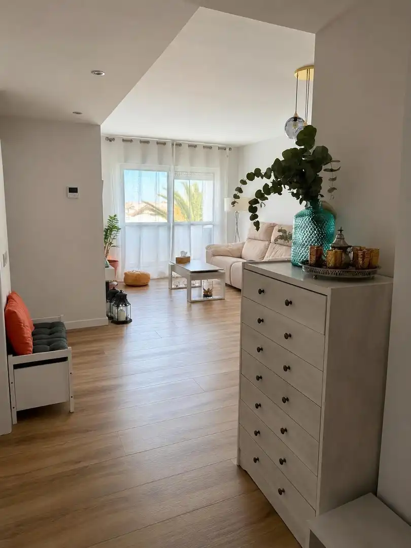 Sala de estar de Ático en venta en Almería con Aire acondicionado, Calefacción y Jardín privado