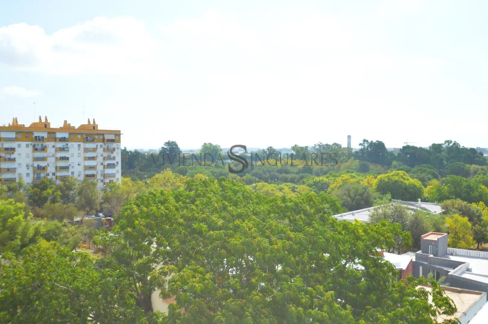 Vista exterior de Piso en venta en Sevilla con Aire acondicionado y Calefacción