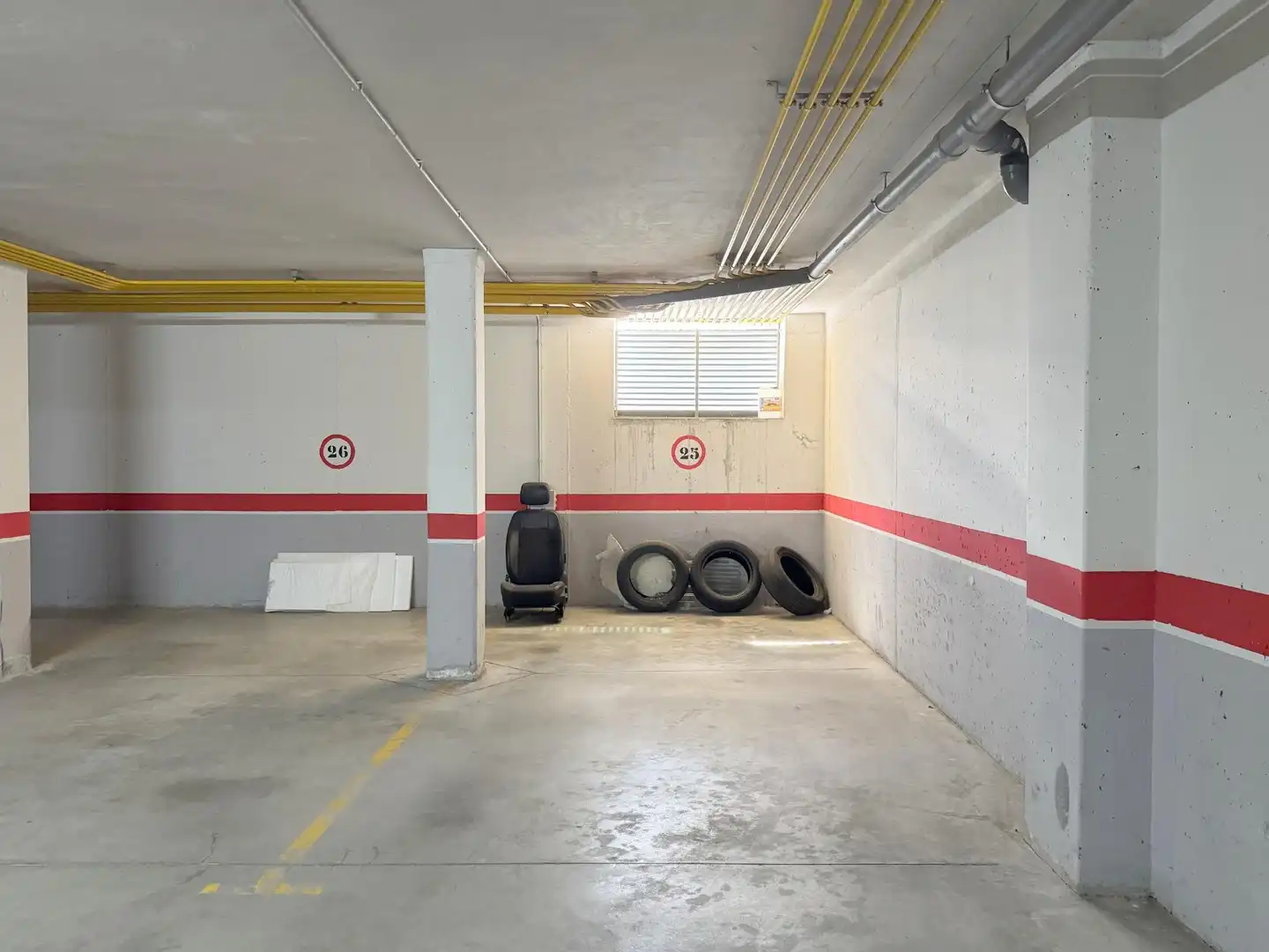 Parking de Piso en venta en Ávila con Calefacción, Jardín privado y Terraza