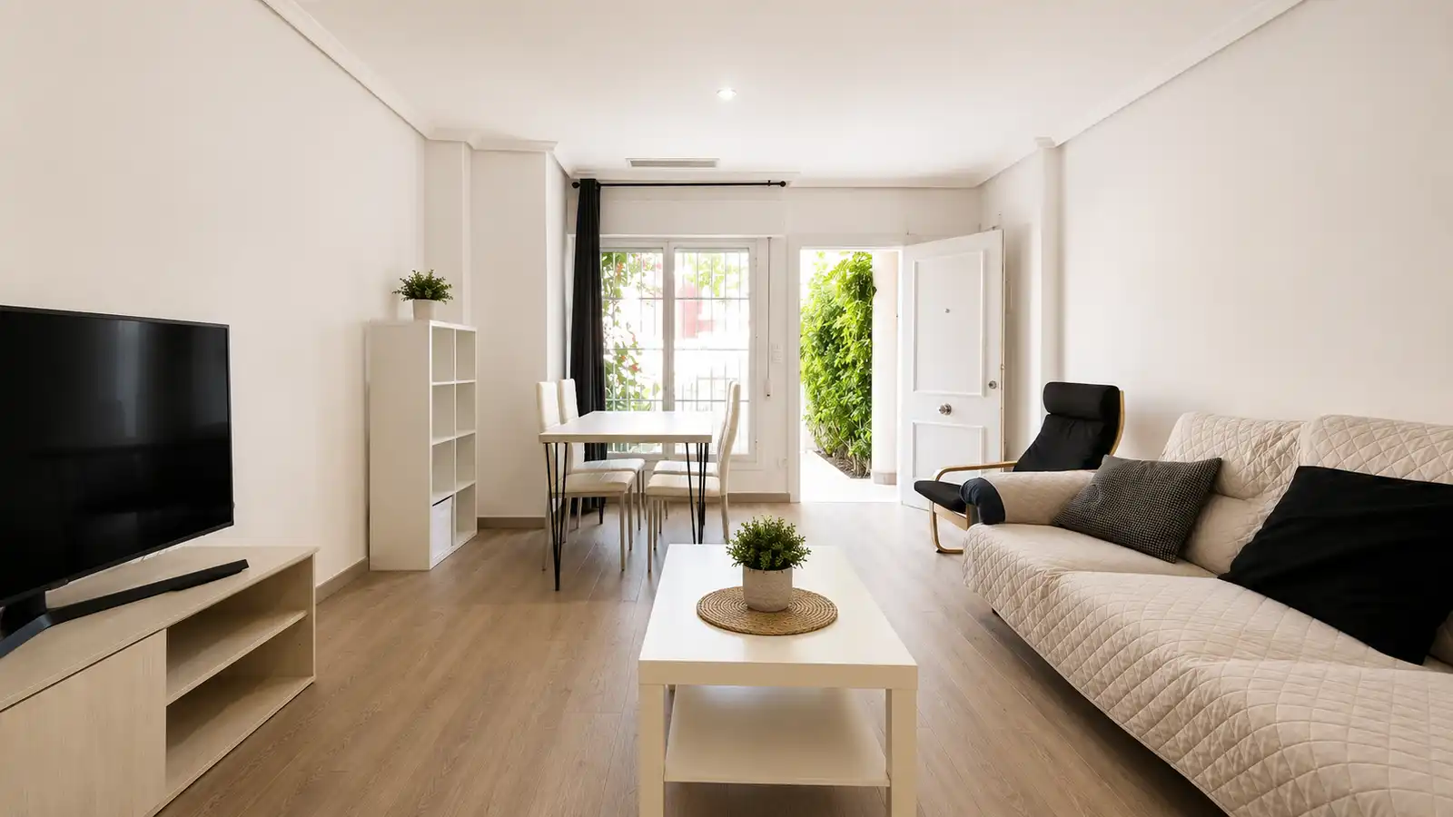Sala d'estar de Casa o xalet en venda en Elche / Elx amb Aire condicionat, Calefacció i Jardí privat