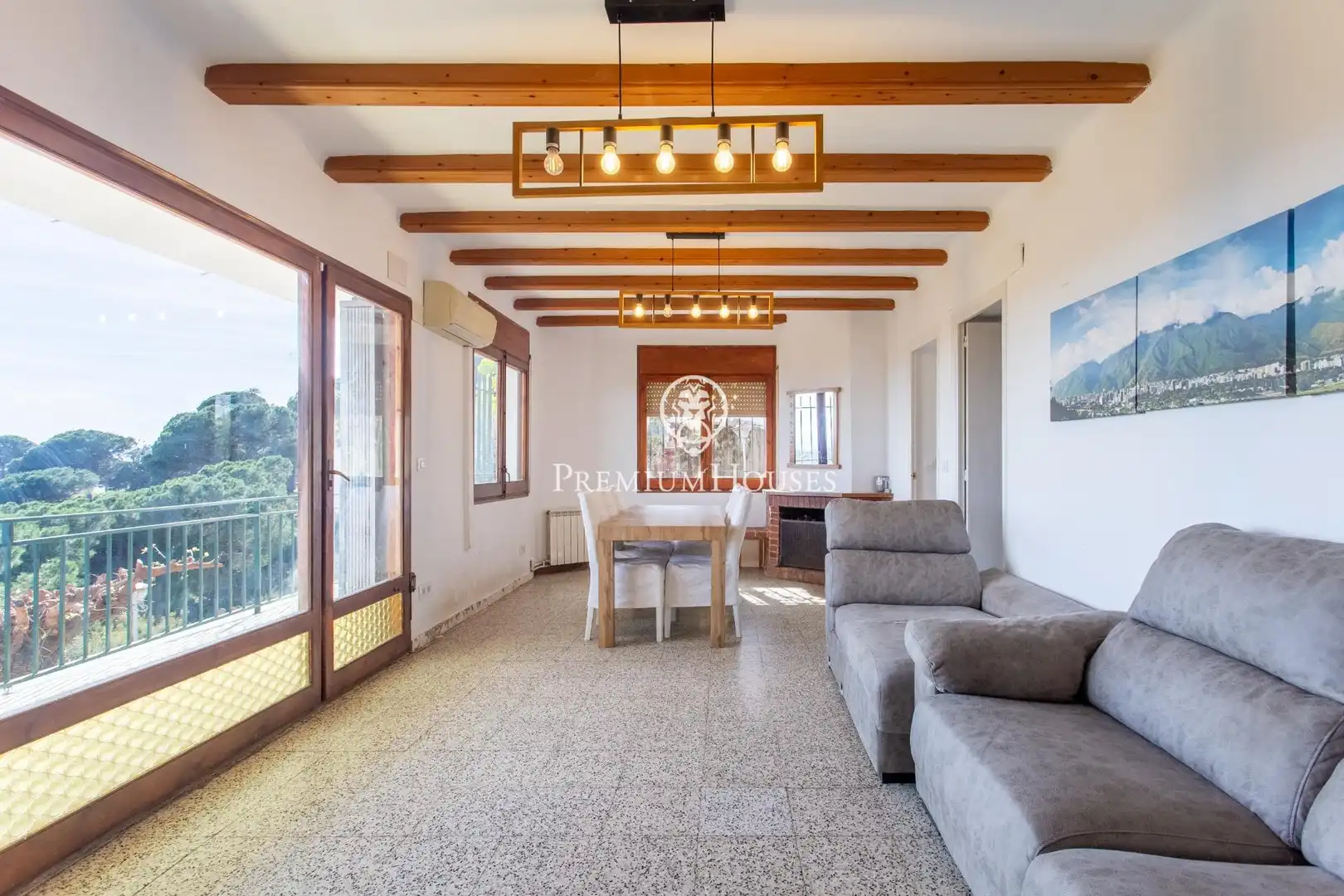 Sala de estar de Casa o chalet de alquiler en Sant Cebrià de Vallalta con Aire acondicionado, Calefacción y Terraza