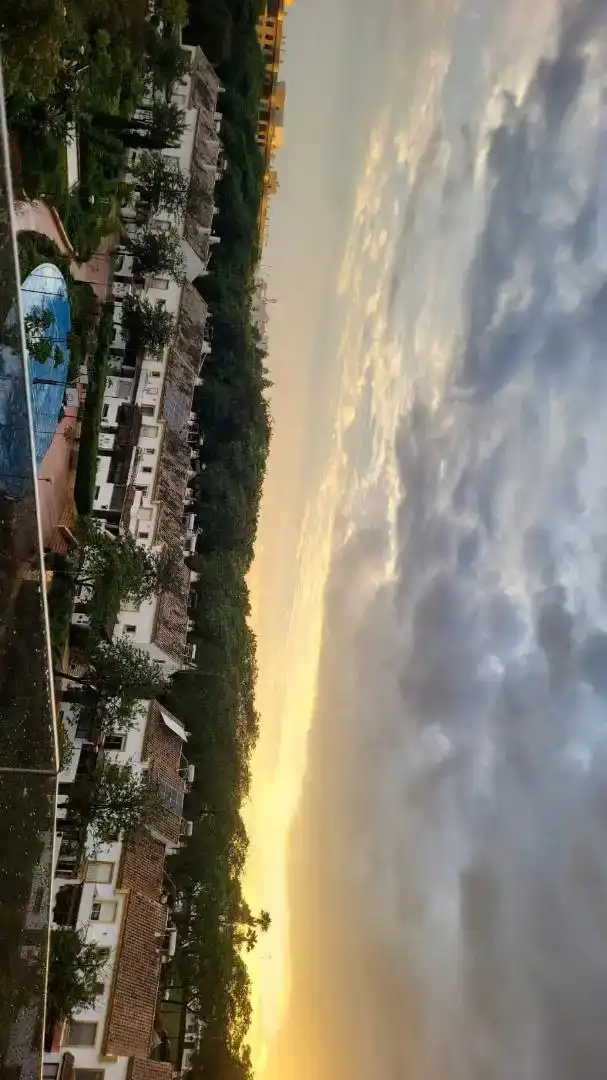 Vista exterior de Àtic en venda en Estepona amb Aire condicionat