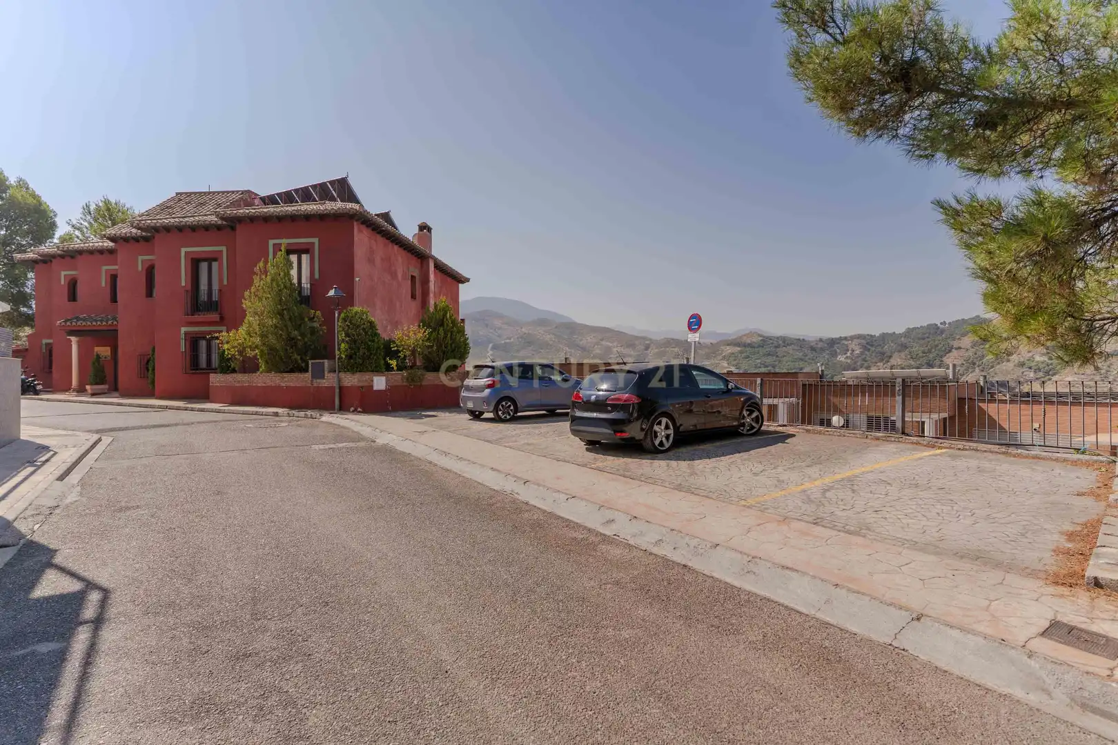 Vista exterior de Edificio en venta en Cenes de la Vega con Piscina comunitaria