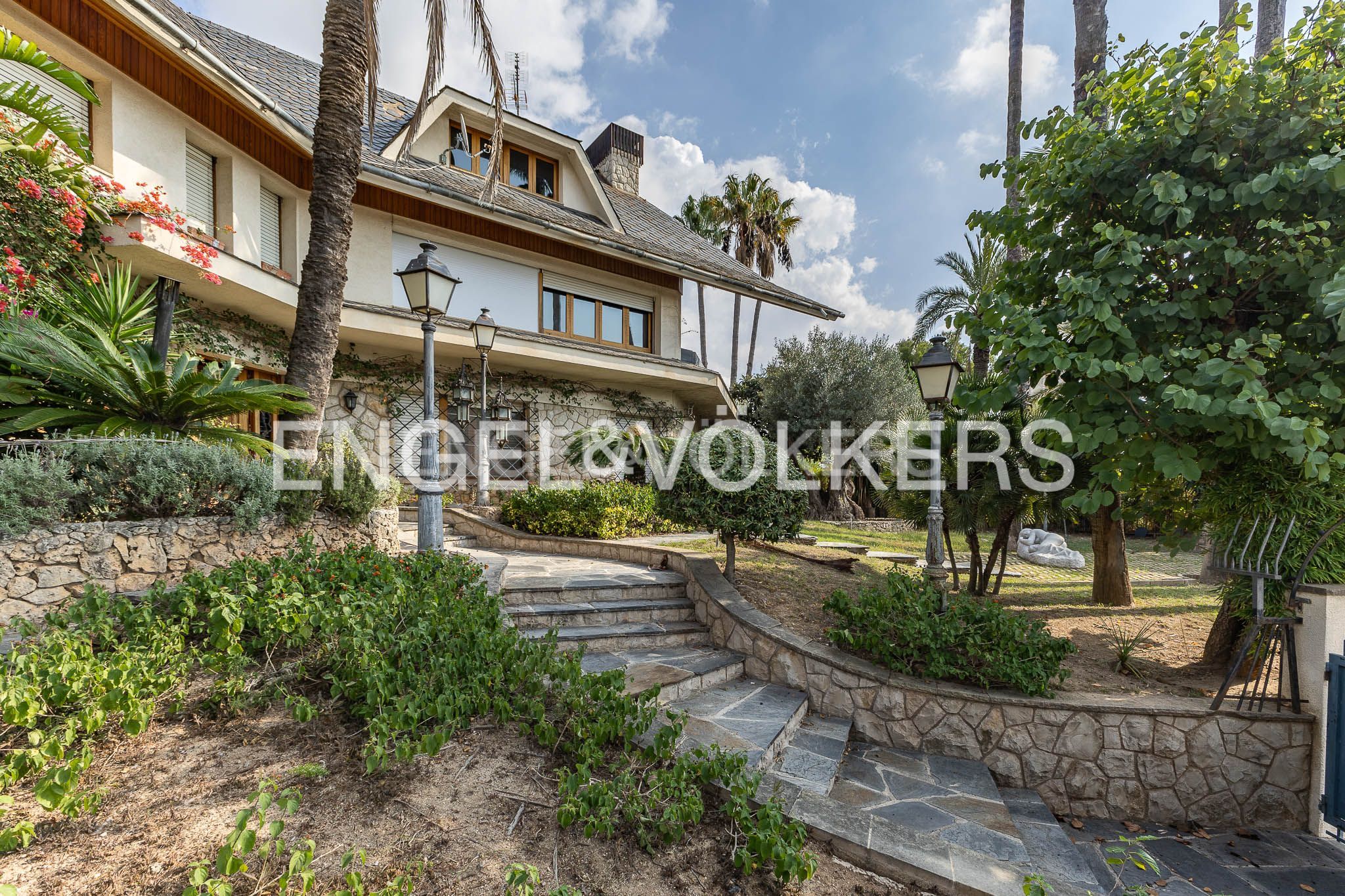Vista exterior de Casa o xalet en venda en El Vendrell amb Calefacció, Jardí privat i Terrassa