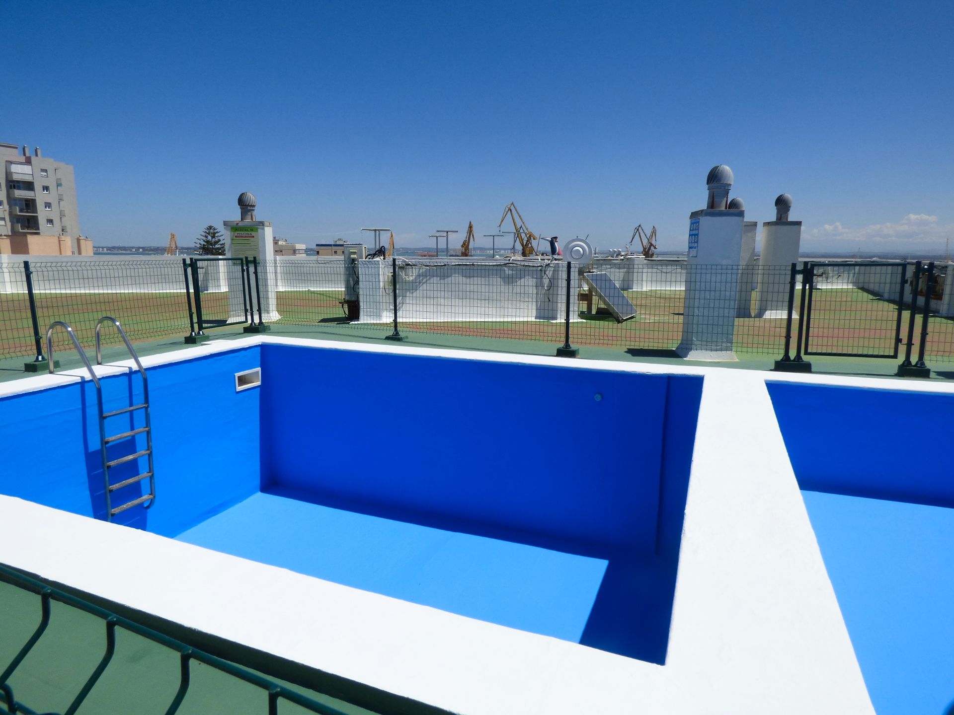 Swimming pool of Flat for sale in  Cádiz Capital  with Community pool