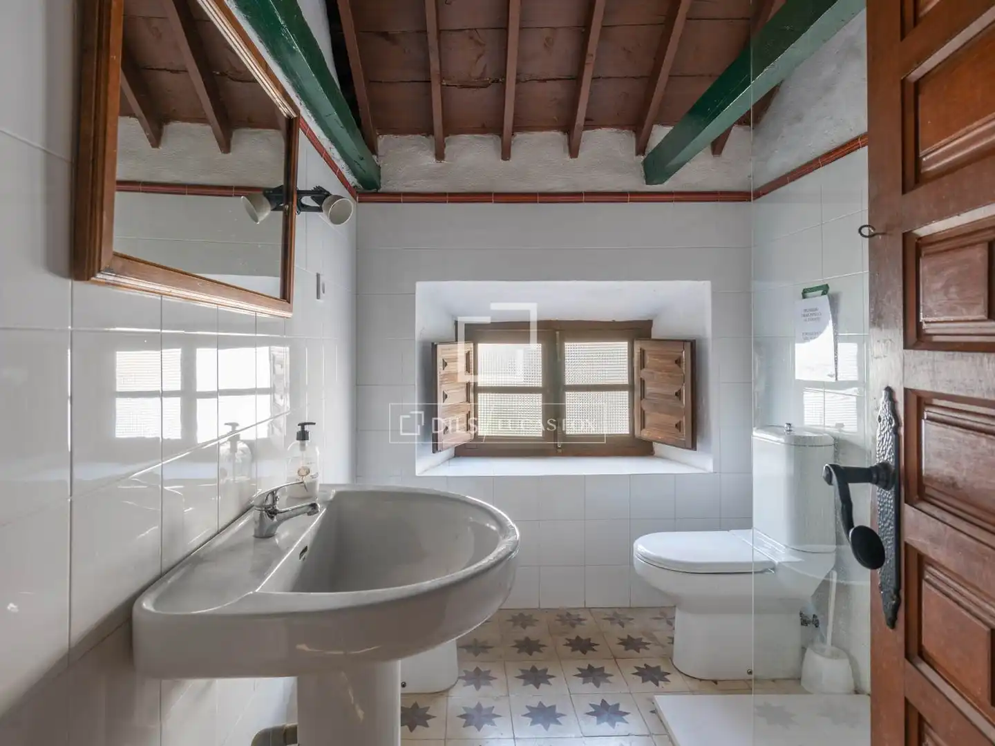 Bany de Finca rústica en venda en Málaga amb Jardí privat, Terrassa i Piscina