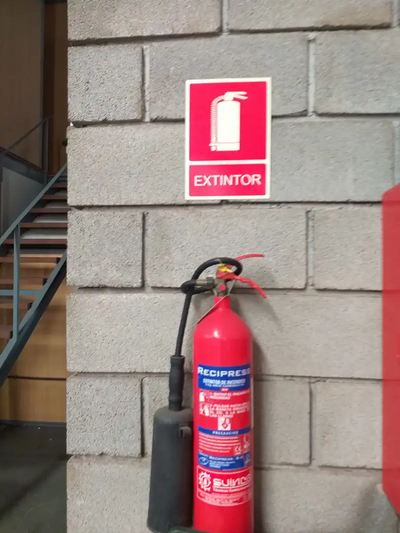 Außenansicht von Fabrikhallen zur Miete in El Rosario
