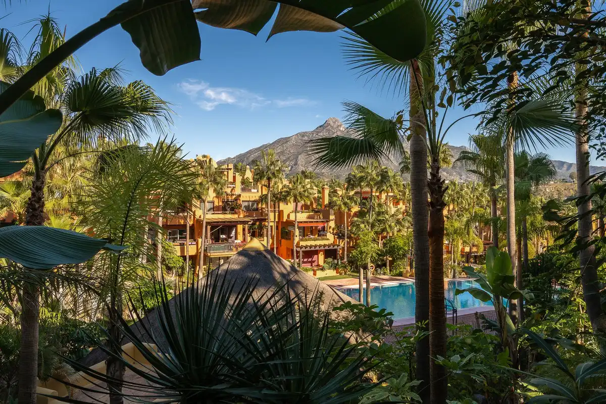Vista exterior de Apartament en venda en Marbella amb Aire condicionat, Terrassa i Traster