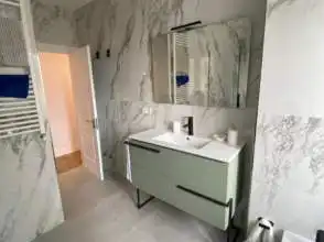 Baño de Piso de alquiler en Gijón  con Calefacción, Parquet y Amueblado