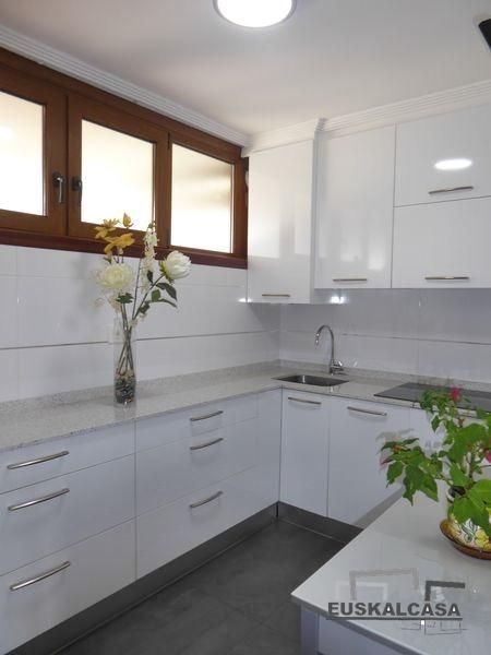Cuina de Pis en venda en Bilbao  amb Calefacció i Terrassa
