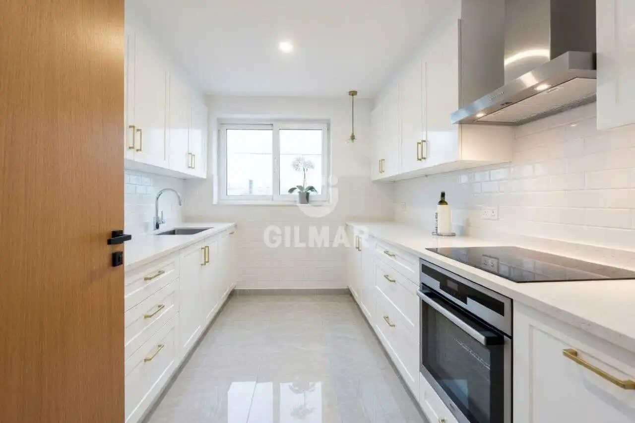 Cocina de Piso en venta en Madrid con Calefacción, Trastero y Balcón