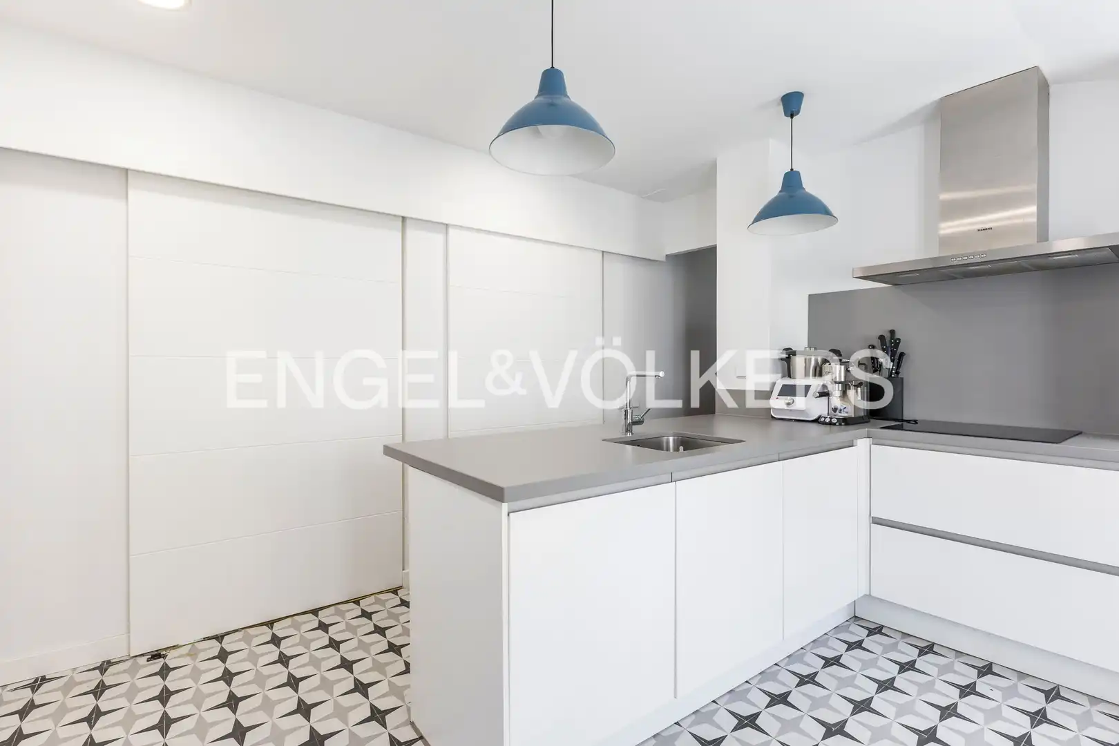Küche von Wohnung zum Verkauf in Madrid mit Klimaanlage und Heizung