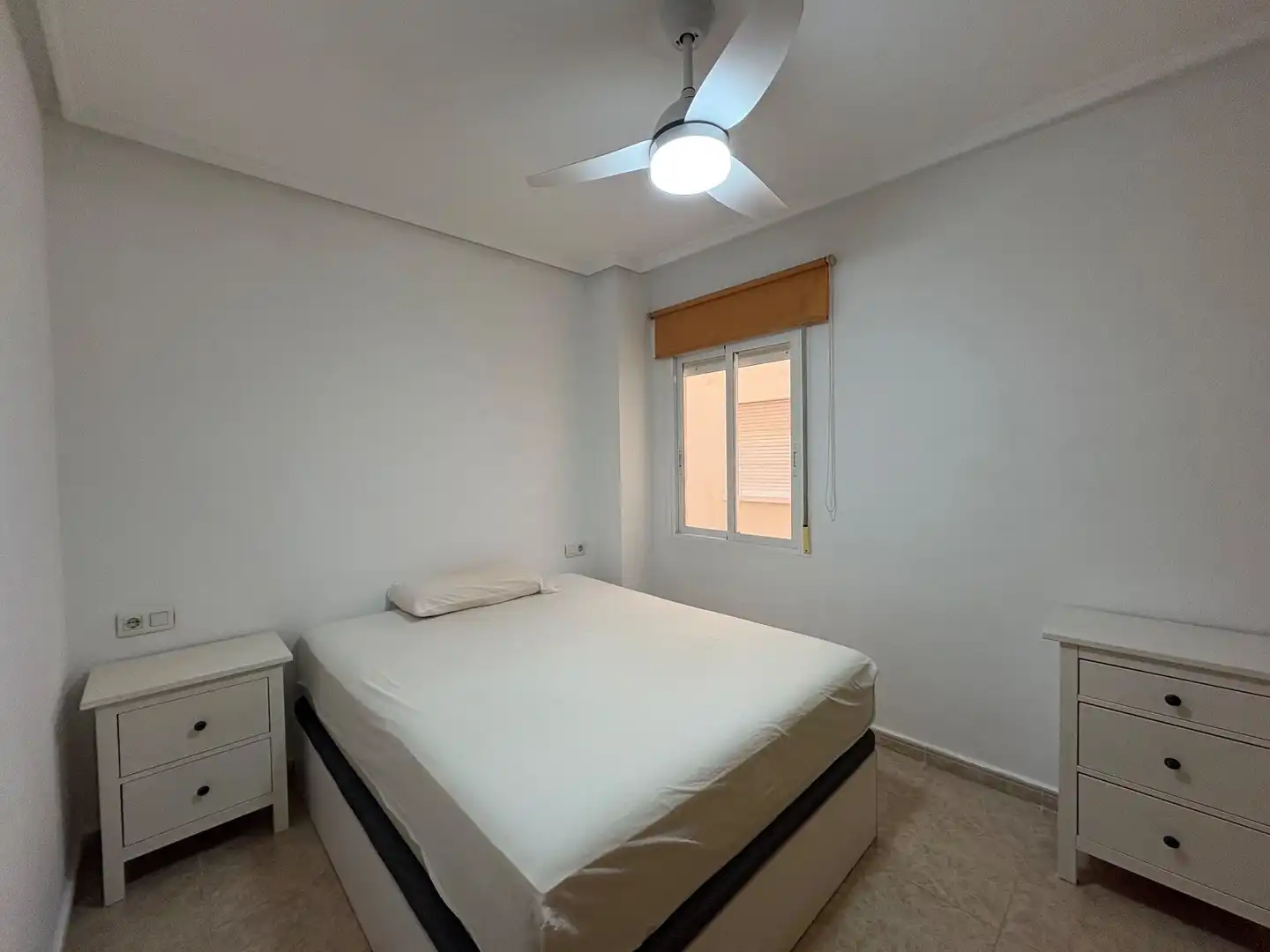 Schlafzimmer von Wohnung zur Miete in Torrevieja mit Klimaanlage, Heizung und Terrasse