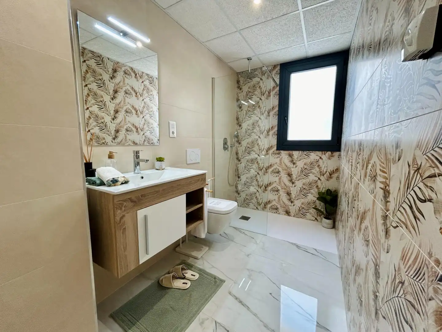 Baño de Ático en venta en Orihuela con Aire acondicionado, Calefacción y Jardín privado