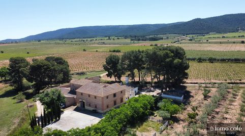 Encantadora masía en Fontanars dels Alforins, Valencia, con 4 dormitorios y 2 baños, situada en un amplio terreno de más de 590.00