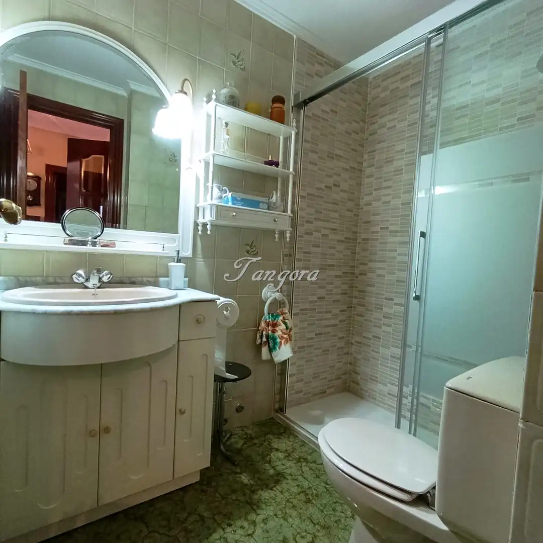 Baño de Piso en venta en Getxo  con Calefacción, Parquet y Terraza
