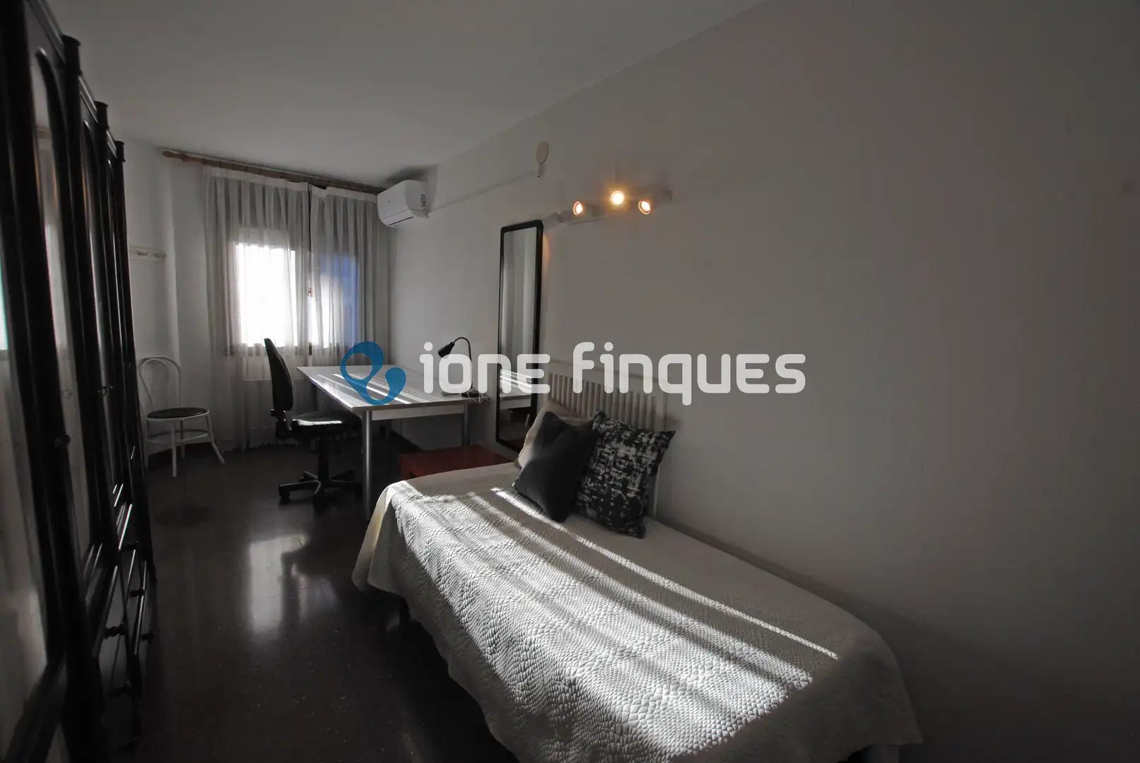 Bedroom of Flat for sale in Cerdanyola del Vallès  with Heating, Terrace and Storage room