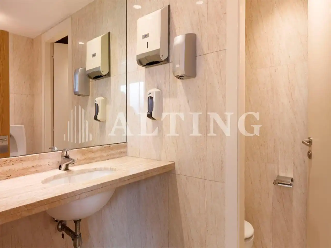 Office space with lift to rent in Carrer Aragó 182, imagen 19