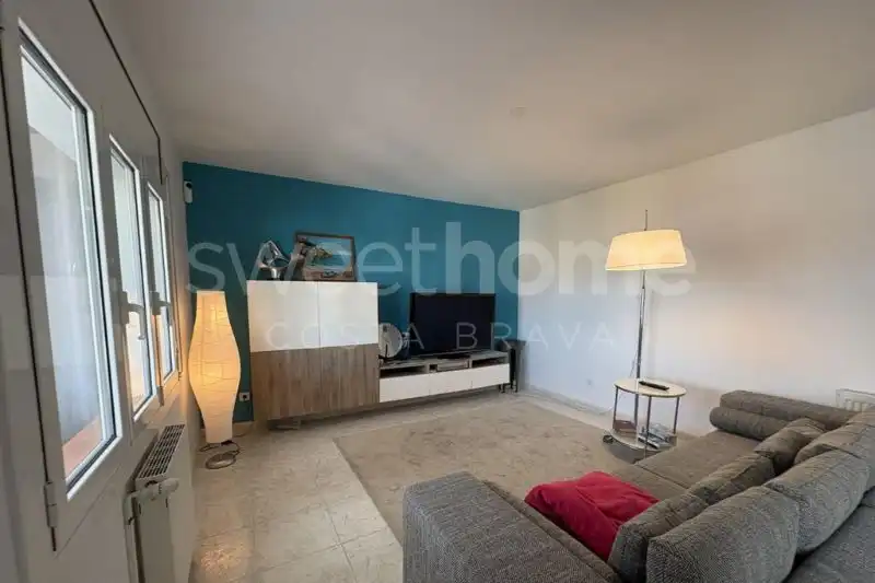 Sala de estar de Casa adosada en venta en Palafrugell con Aire acondicionado, Calefacción y Jardín privado