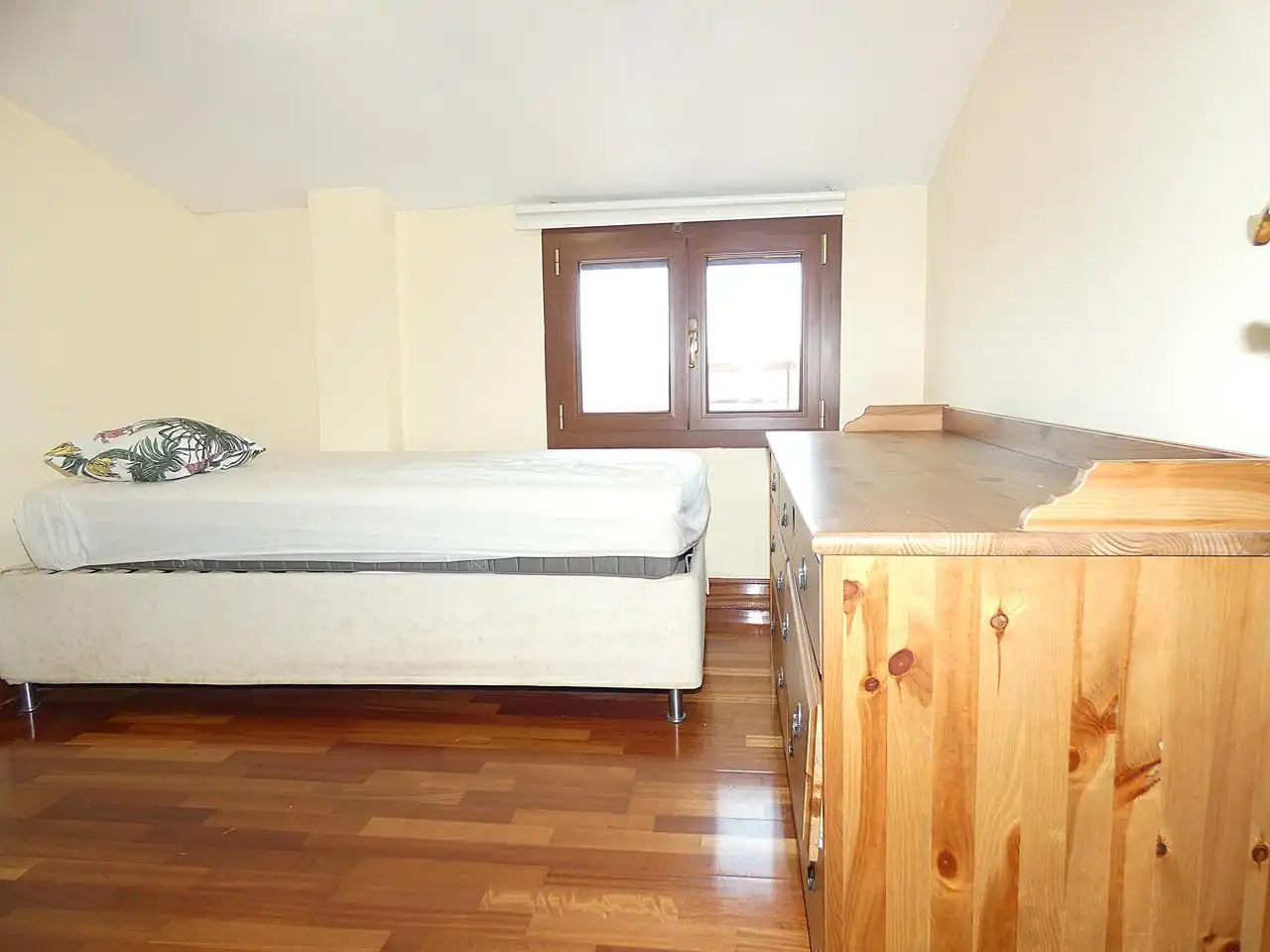 Bedroom of Flat for sale in Barakaldo 